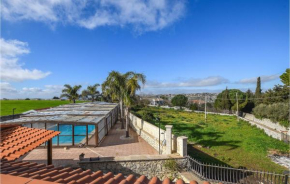 Amazing home in Modica with 5 Bedrooms, WiFi and Outdoor swimming pool